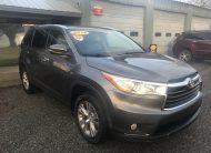 2014 Toyota Highlander XLE  With 3RD Row Seating!
