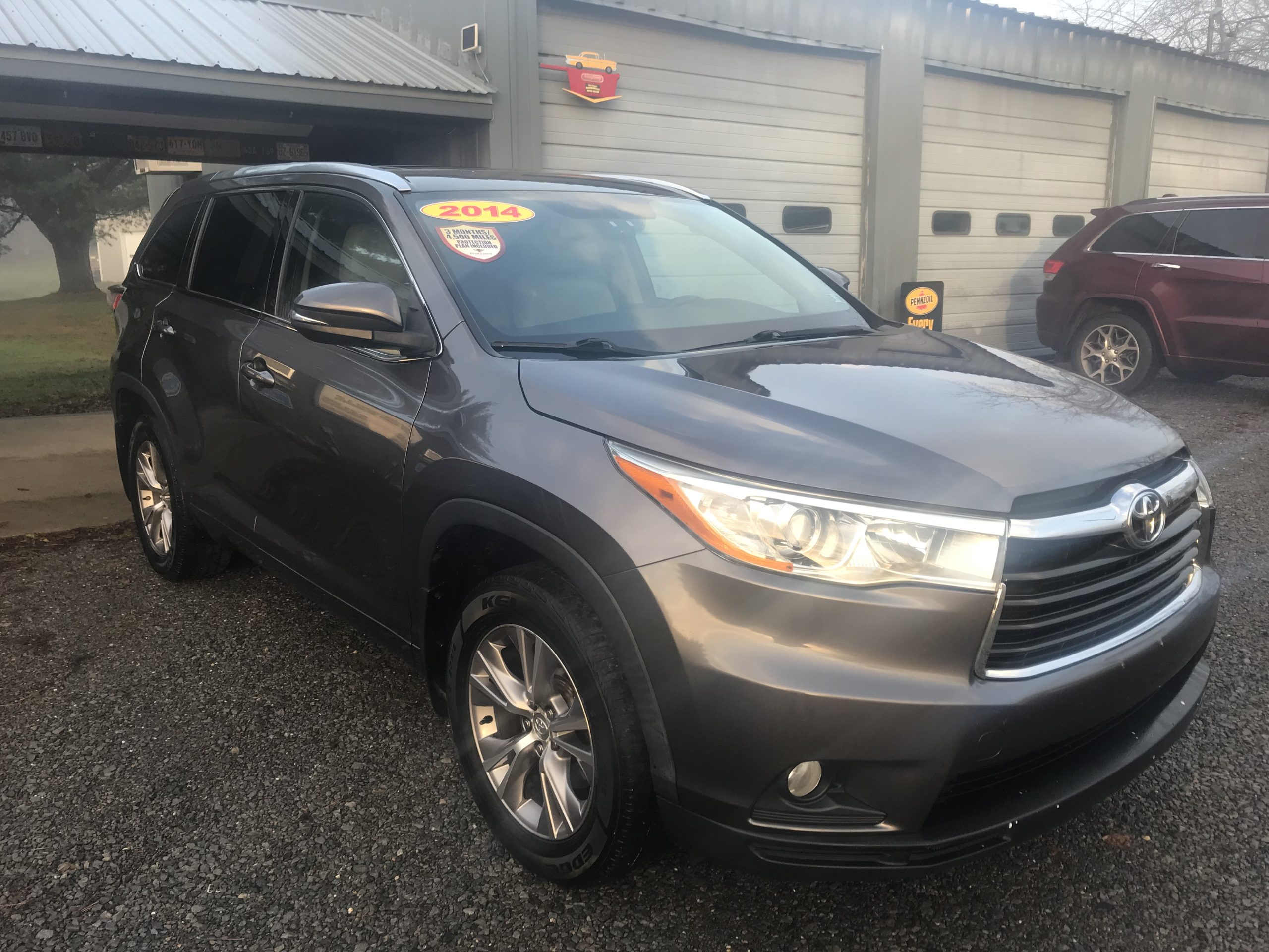 2014 Toyota Highlander XLE  With 3RD Row Seating!