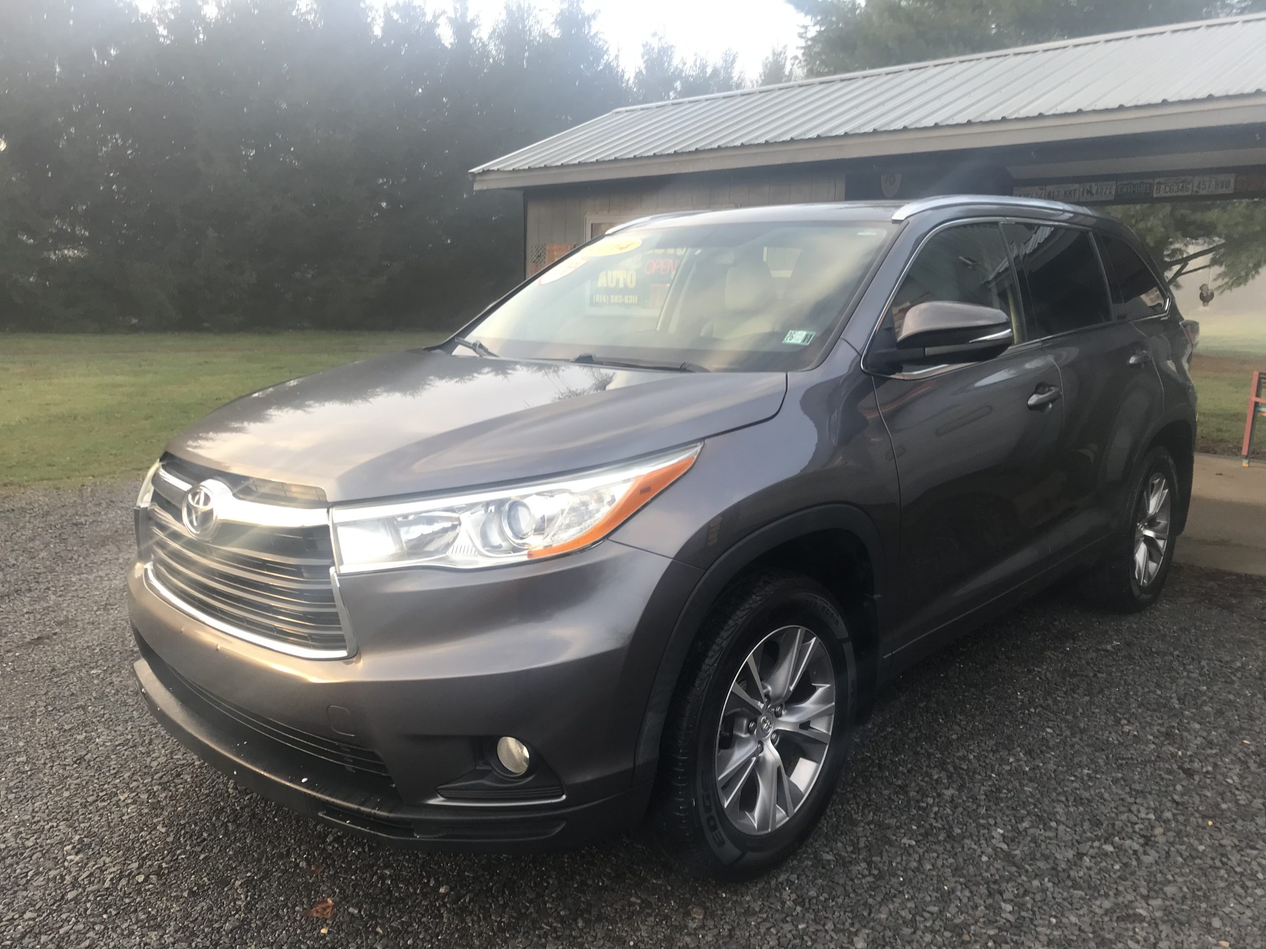 2014 Toyota Highlander XLE  With 3RD Row Seating!