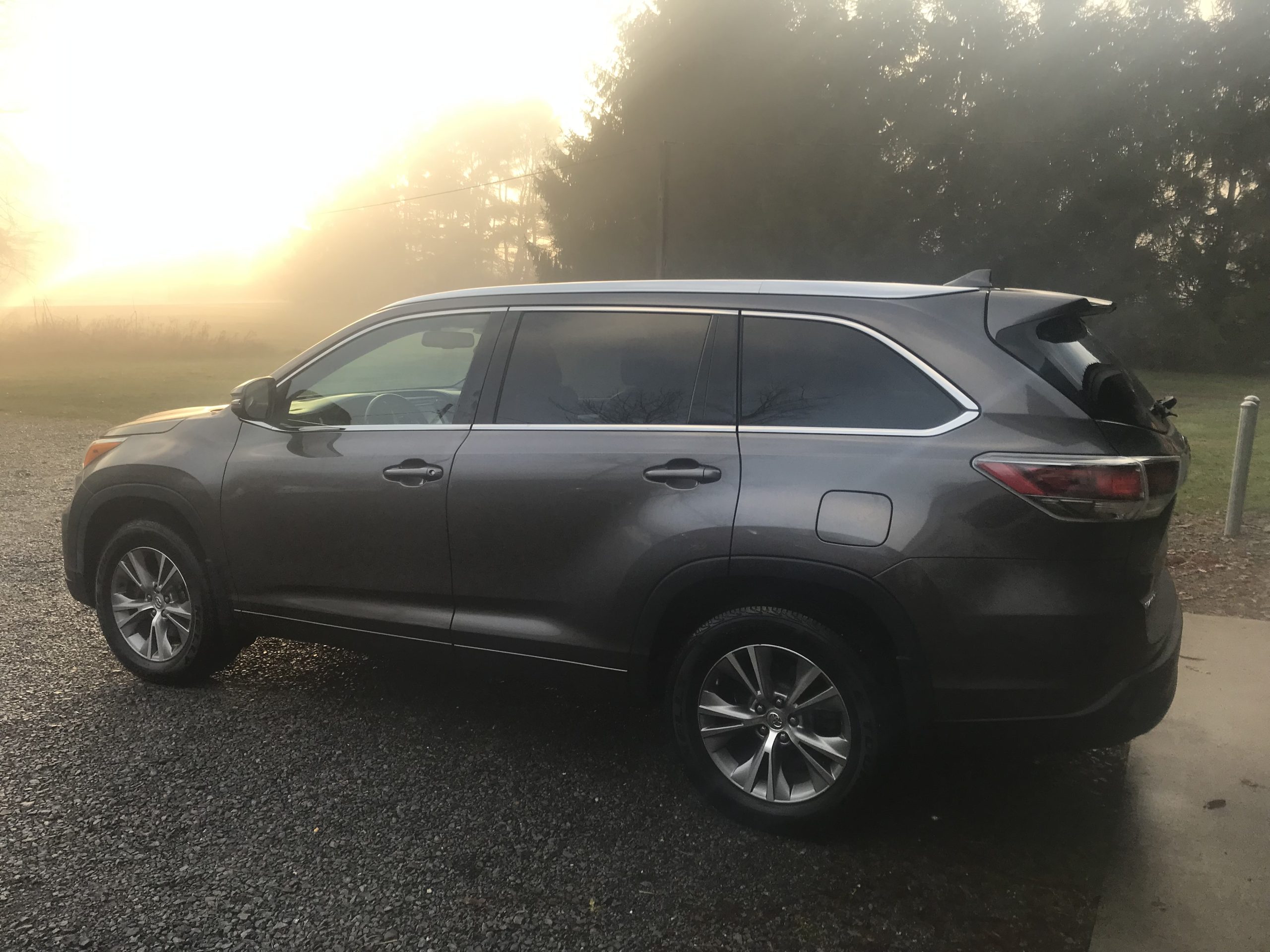 2014 Toyota Highlander XLE  With 3RD Row Seating!