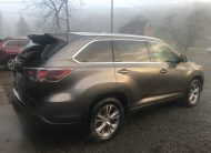 2014 Toyota Highlander XLE  With 3RD Row Seating!