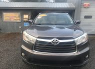 2014 Toyota Highlander XLE  With 3RD Row Seating!