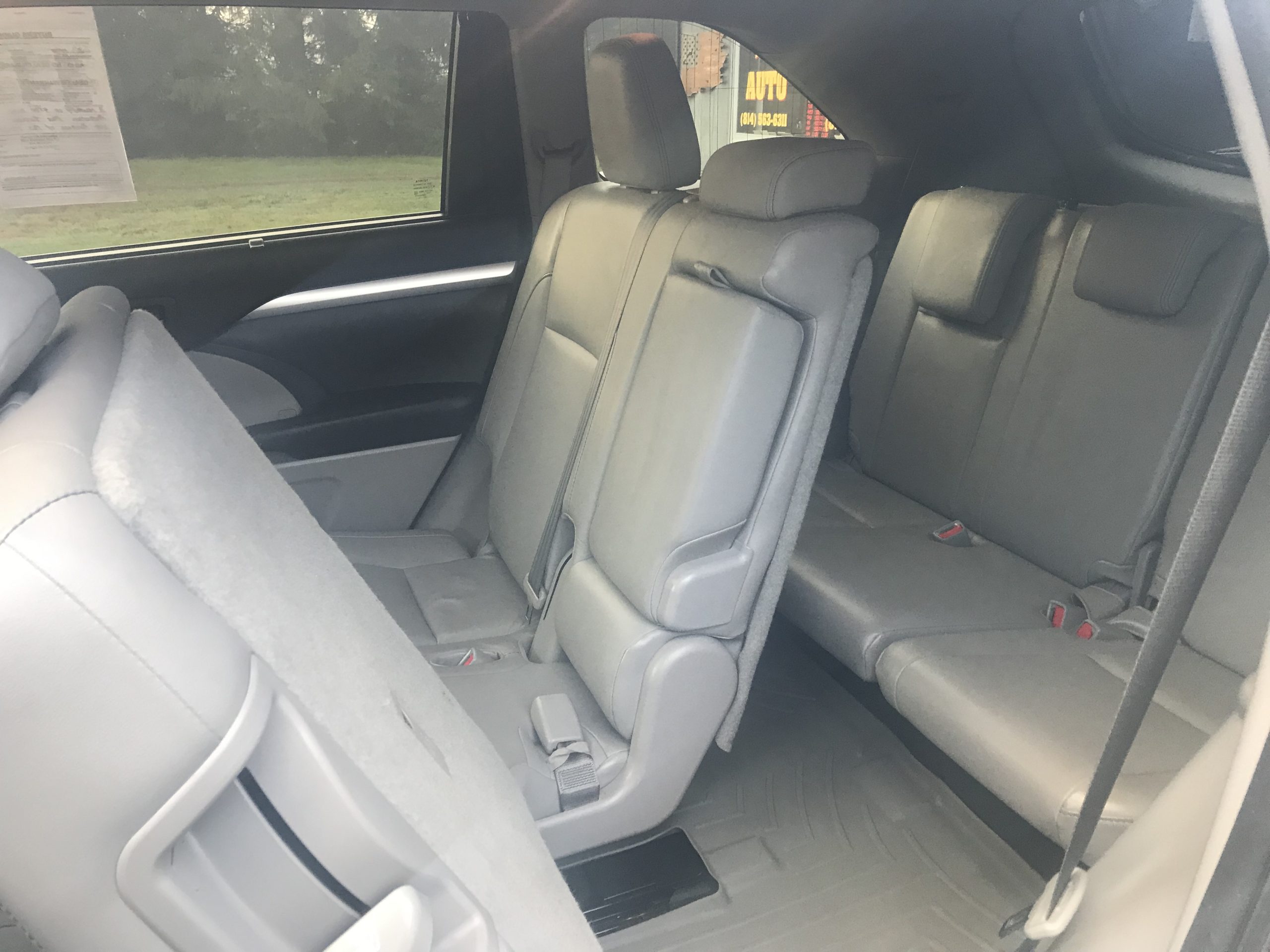 2014 Toyota Highlander XLE  With 3RD Row Seating!