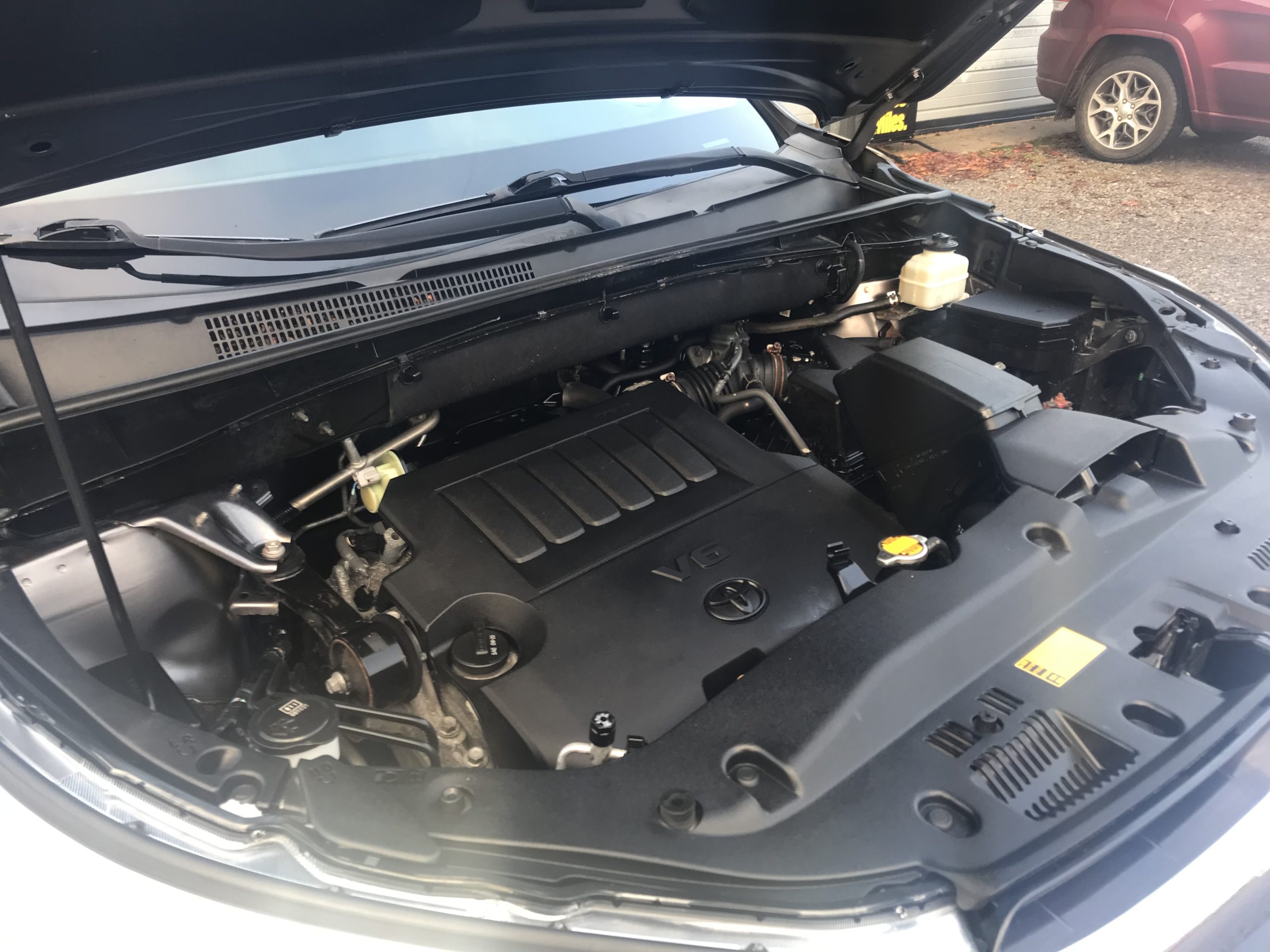 2014 Toyota Highlander XLE  With 3RD Row Seating!